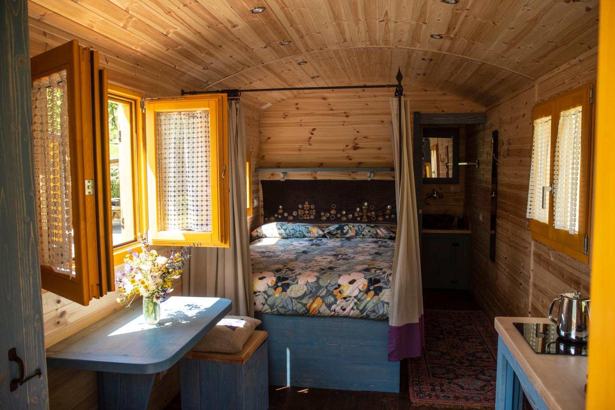 Agriturismo La Rovere - I Carrozzoni Gitani Cossano Belbo Ngoại thất bức ảnh
