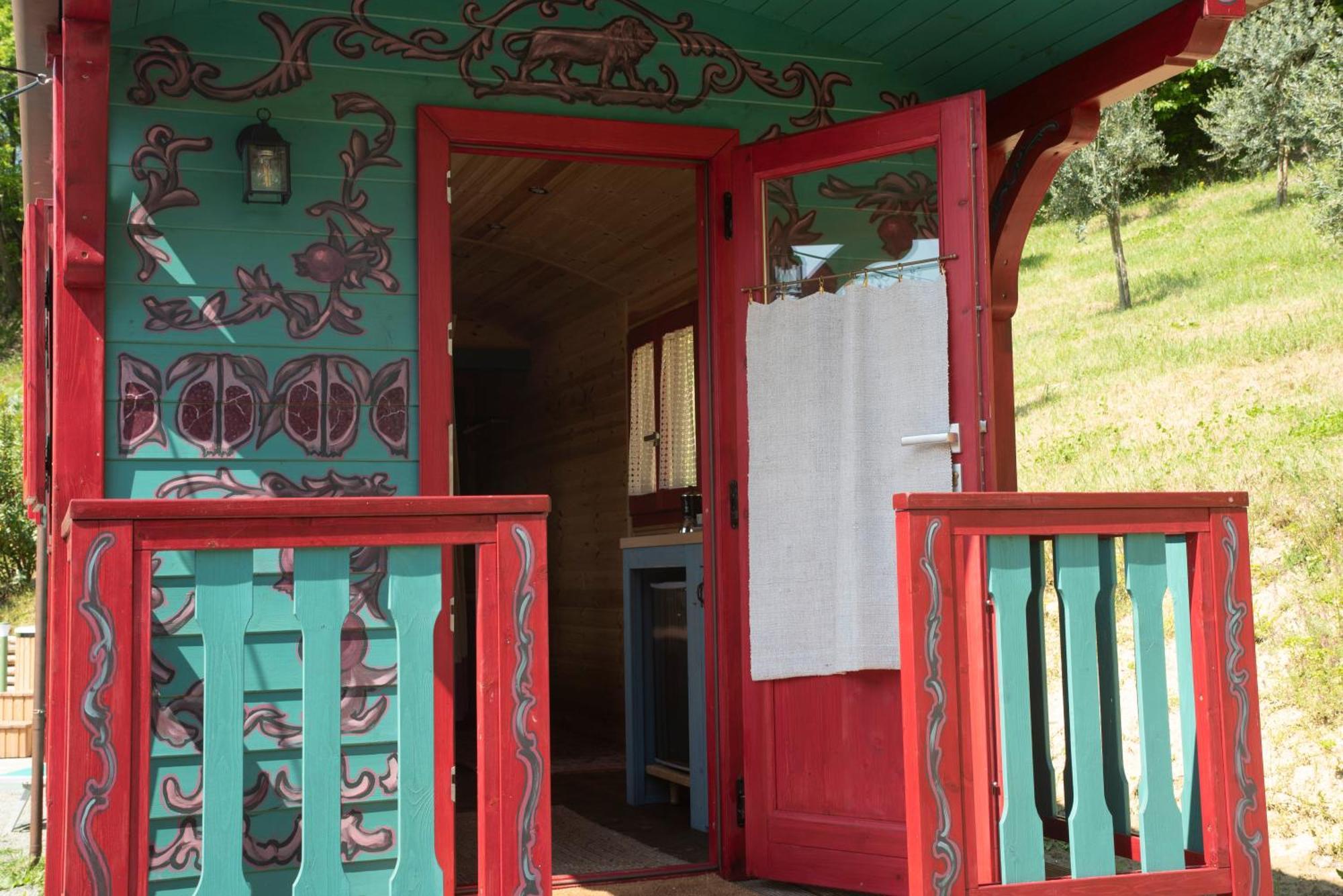 Agriturismo La Rovere - I Carrozzoni Gitani Cossano Belbo Ngoại thất bức ảnh