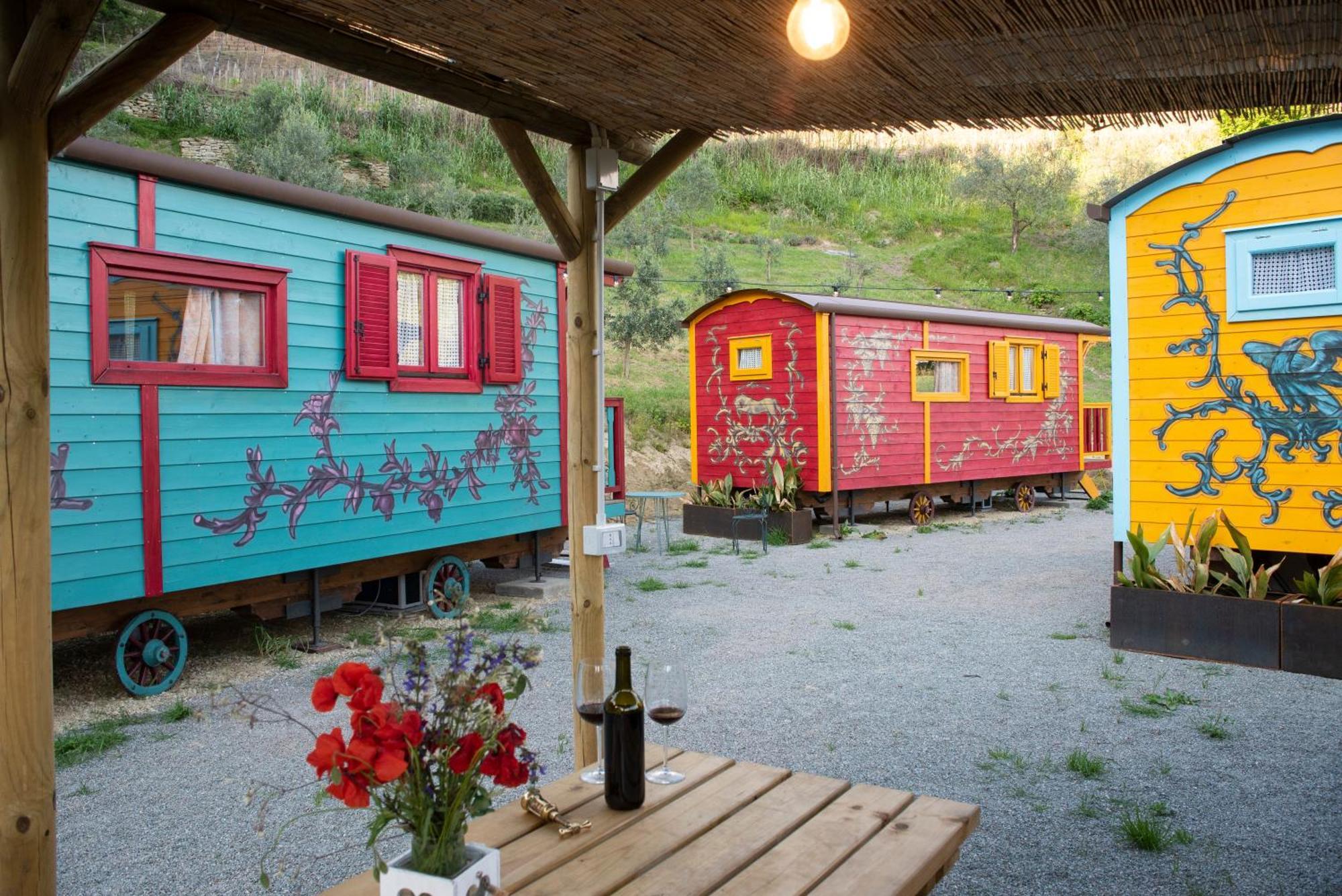 Agriturismo La Rovere - I Carrozzoni Gitani Cossano Belbo Ngoại thất bức ảnh